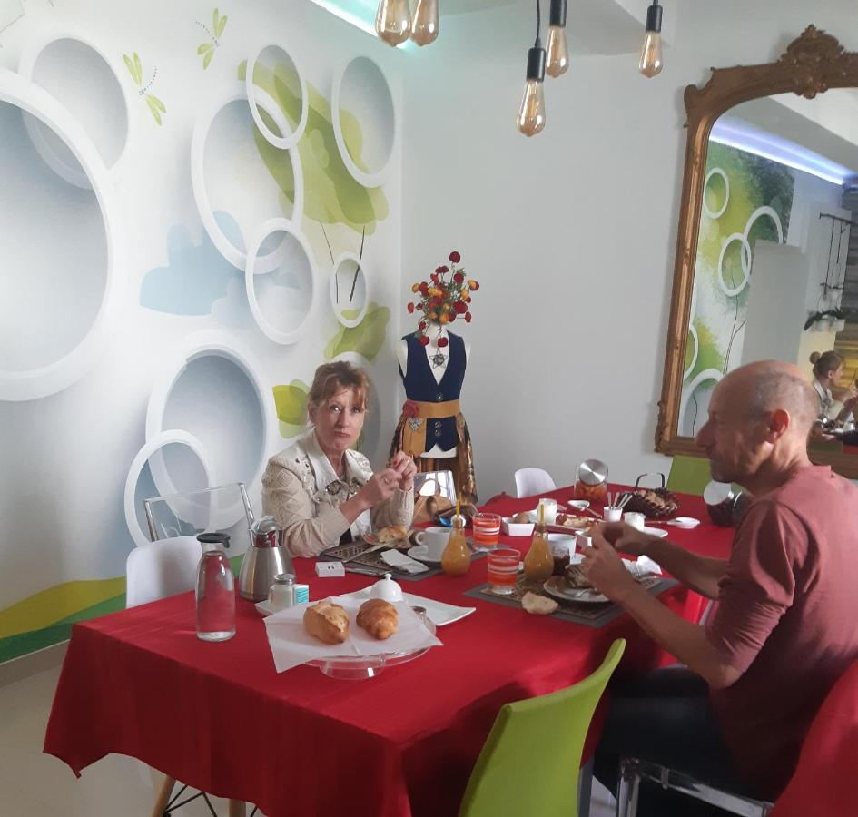 Suite Privee Bed And Breakfast Nimes Bagian luar foto