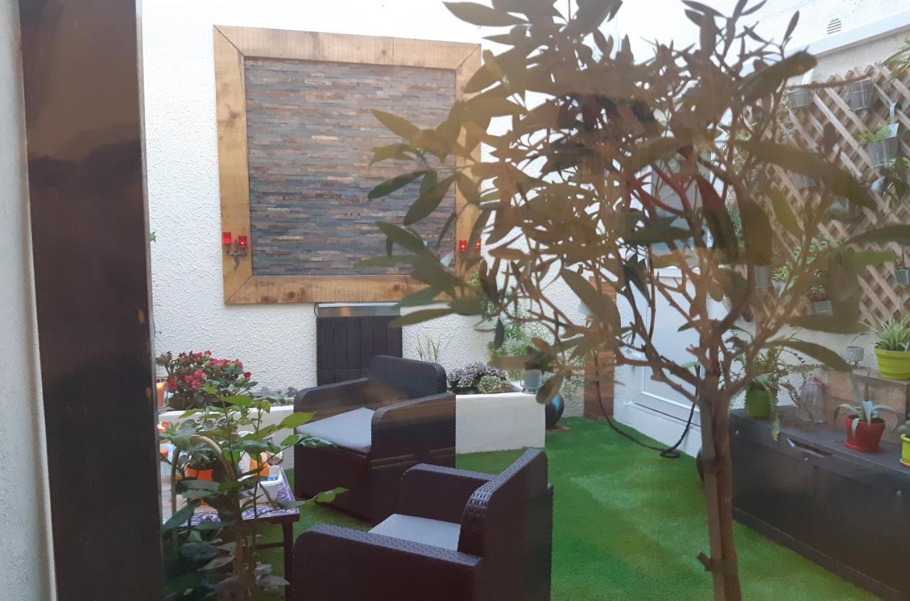 Suite Privee Bed And Breakfast Nimes Bagian luar foto