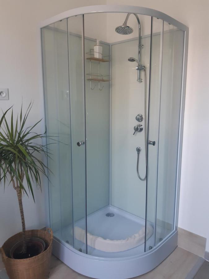 Suite Privee Bed And Breakfast Nimes Bagian luar foto
