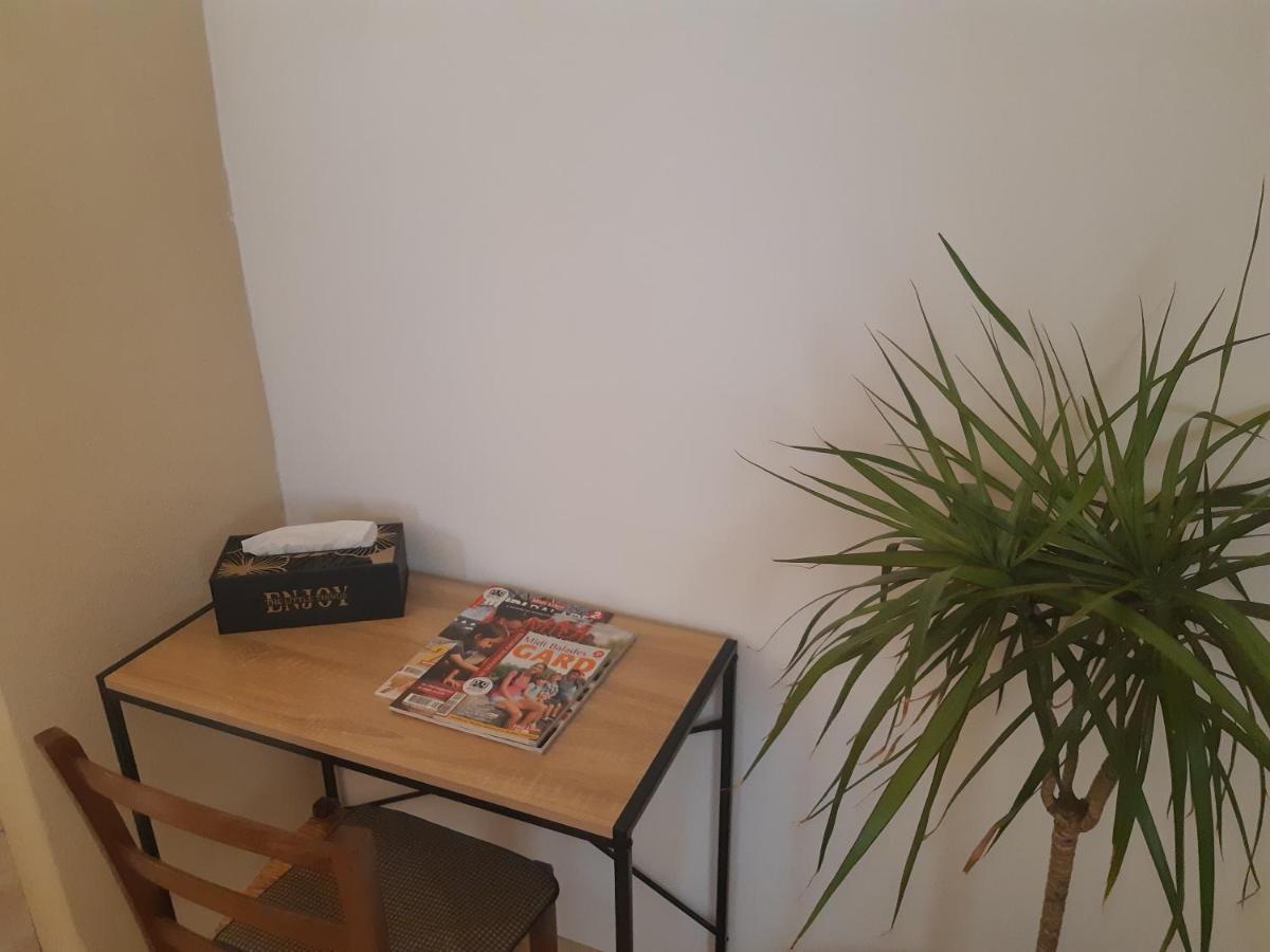 Suite Privee Bed And Breakfast Nimes Bagian luar foto