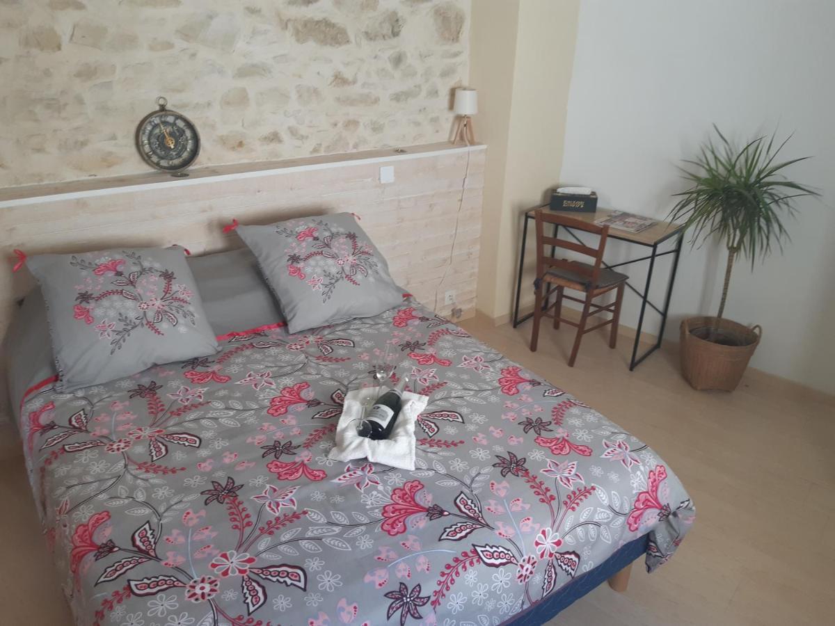 Suite Privee Bed And Breakfast Nimes Bagian luar foto